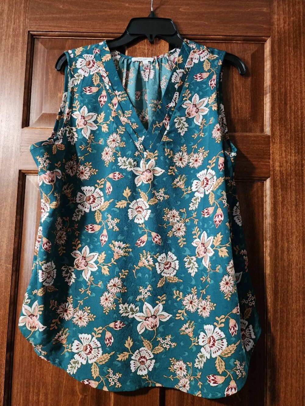 Maurices Teal Floral Sleeveless V-Neck / Split-Neck Blouse